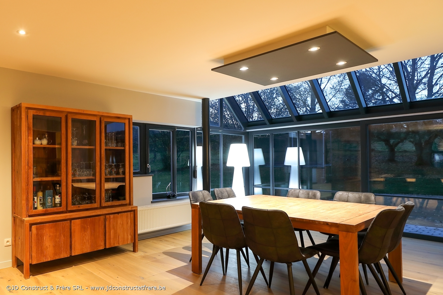 Du sol au plafond, en passant par les cloisons